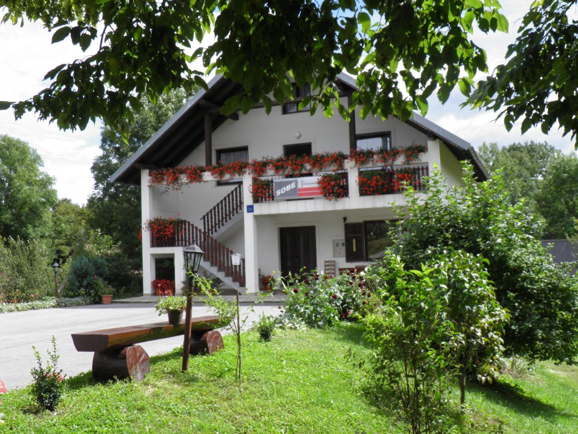House Janja Plitvice Hotel Seliste Dreznicko Bagian luar foto